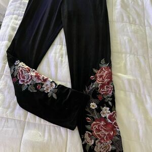 Floral Embroidered johnny was velvet leggings, M, new